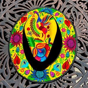Embroidered Floral hummingbird Sun Hat - Made In Guatemala
Size: M